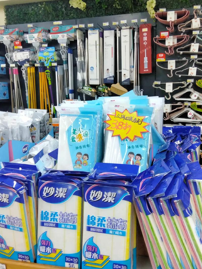 家門口的生活便利 萬德福超市與萬德珠寶飾品的日用百貨生活必備指南